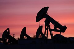 A Most Peculiar Agitation at the Exchange, or How Mr. Trump’s Blockade Brought the Oil Merchants to a Fever Pitch