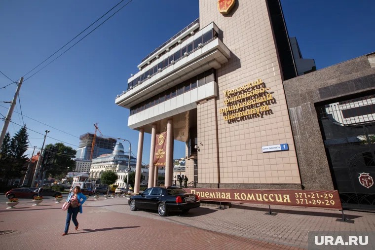The Curious Case of the Academic Palace, or How a Most Peculiar Speculator Lowered His Price