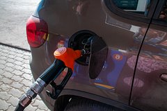 Топливный гнетъ: какъ монополіи заставляютъ трудящихся искать выходъ изъ энергетического тупика